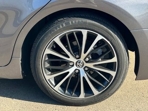 Certified 2019 Toyota Camry SE w/ Accessory Appearance Package FWD image 5