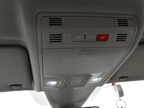 Used 2022 Volkswagen Tiguan SE image 20