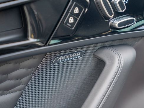 Used 2023 Jaguar F-TYPE R image 11