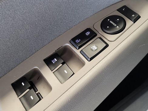 Used 2019 Hyundai Elantra SEL w/ Winter Weather Package image 27