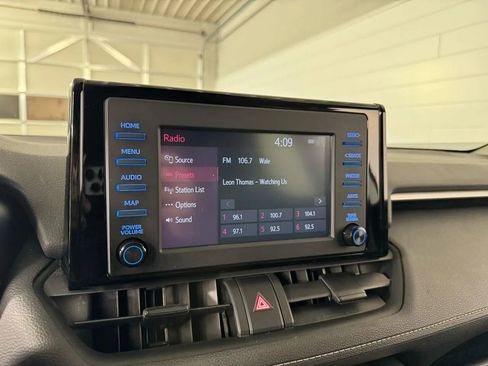 Used 2019 Toyota RAV4 LE AWD/4WD image 19