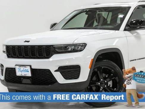 Used 2023 Jeep Grand Cherokee Altitude AWD/4WD image 2