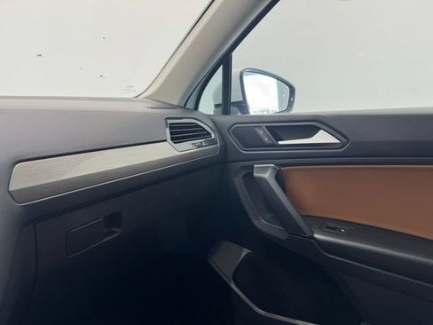 Used 2019 Volkswagen Tiguan SEL FWD image 35
