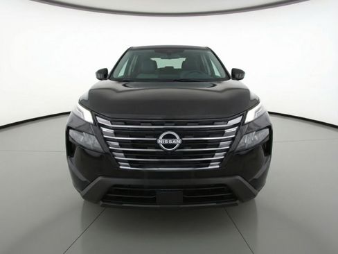 Used 2025 Nissan Rogue SV image 2