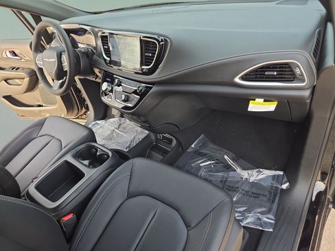 New 2026 Chrysler Pacifica Select FWD image 64