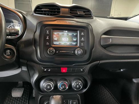 Used 2017 Jeep Renegade Altitude AWD/4WD image 18
