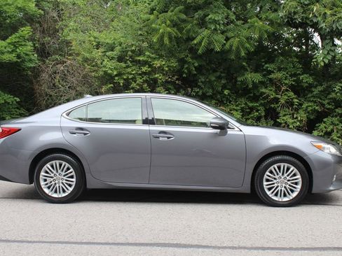 Used 2015 Lexus ES 350 w/ Luxury Package FWD image 4