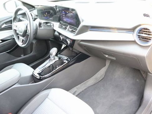 Certified 2025 Chevrolet Trax LT w/ LT Convenience Package image 10