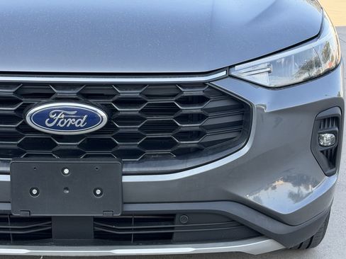 Used 2025 Ford Escape ST-Line Select AWD/4WD image 9