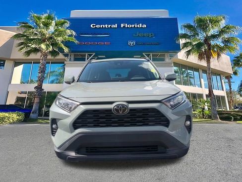 Used 2021 Toyota RAV4 XLE w/ Convenience Package FWD image 3