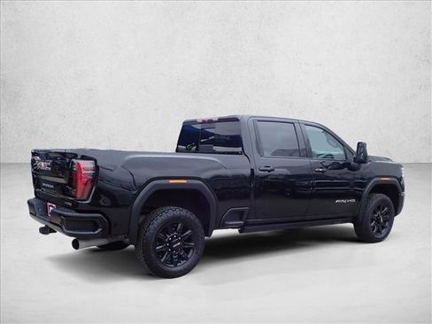 Used 2024 GMC Sierra 2500 AT4 w/ AT4 Preferred Package AWD/4WD image 4