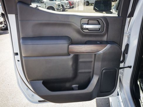 Used 2019 GMC Sierra 1500 SLT w/ SLT Premium Plus Package AWD/4WD image 32