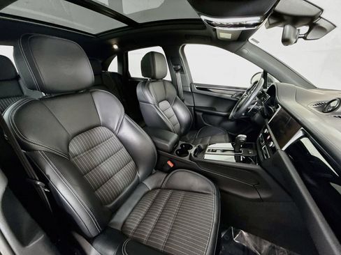 Certified 2024 Porsche Macan Turbo AWD/4WD image 27