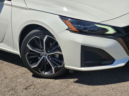 Used 2023 Nissan Altima 2.5 SR image 9