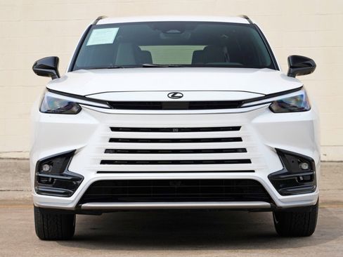 Used 2026 Lexus TX 500h AWD w/ Technology Package image 7