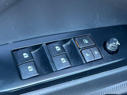 Used 2020 Toyota Camry LE FWD image 13