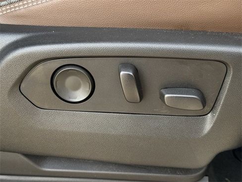 Used 2021 Chevrolet Suburban High Country image 32