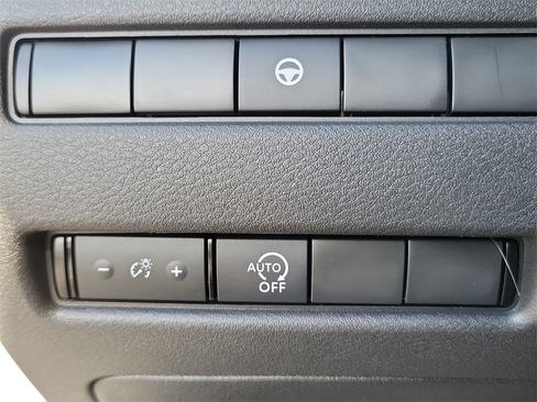 Certified 2023 Nissan Rogue SV image 14