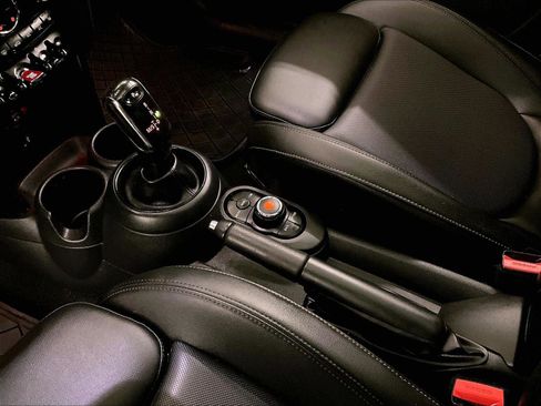 Used 2020 MINI Cooper 4-Door Hardtop w/ Premium Package image 17