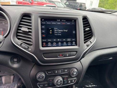 Used 2022 Jeep Cherokee Latitude Lux AWD/4WD image 17