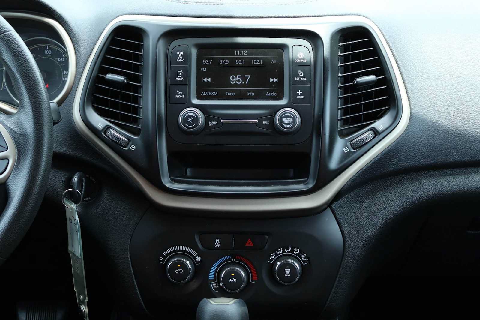 Used 2017 Jeep Cherokee Sport FWD image 16
