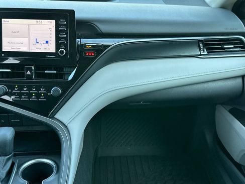 Used 2021 Toyota Camry LE FWD image 29
