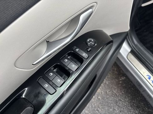 Certified 2022 Hyundai Tucson Limited image 12