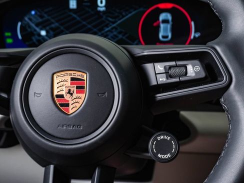 Certified 2025 Porsche Macan 4S Electric AWD/4WD image 19