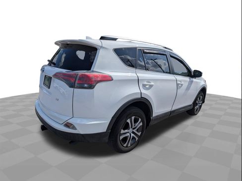 Used 2016 Toyota RAV4 LE FWD image 4