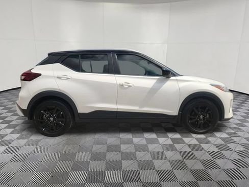 Used 2023 Nissan Kicks SV w/ Interior Electronics Package FWD image 4