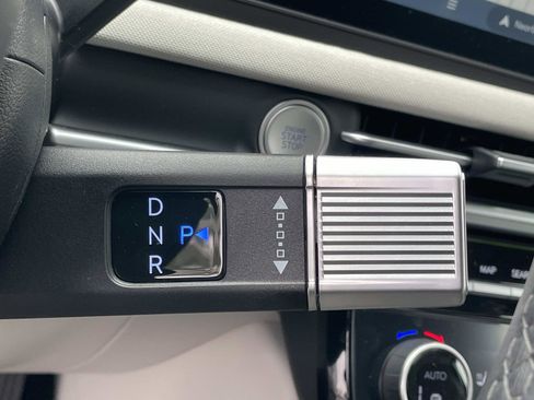 Certified 2025 Hyundai Tucson Limited image 17