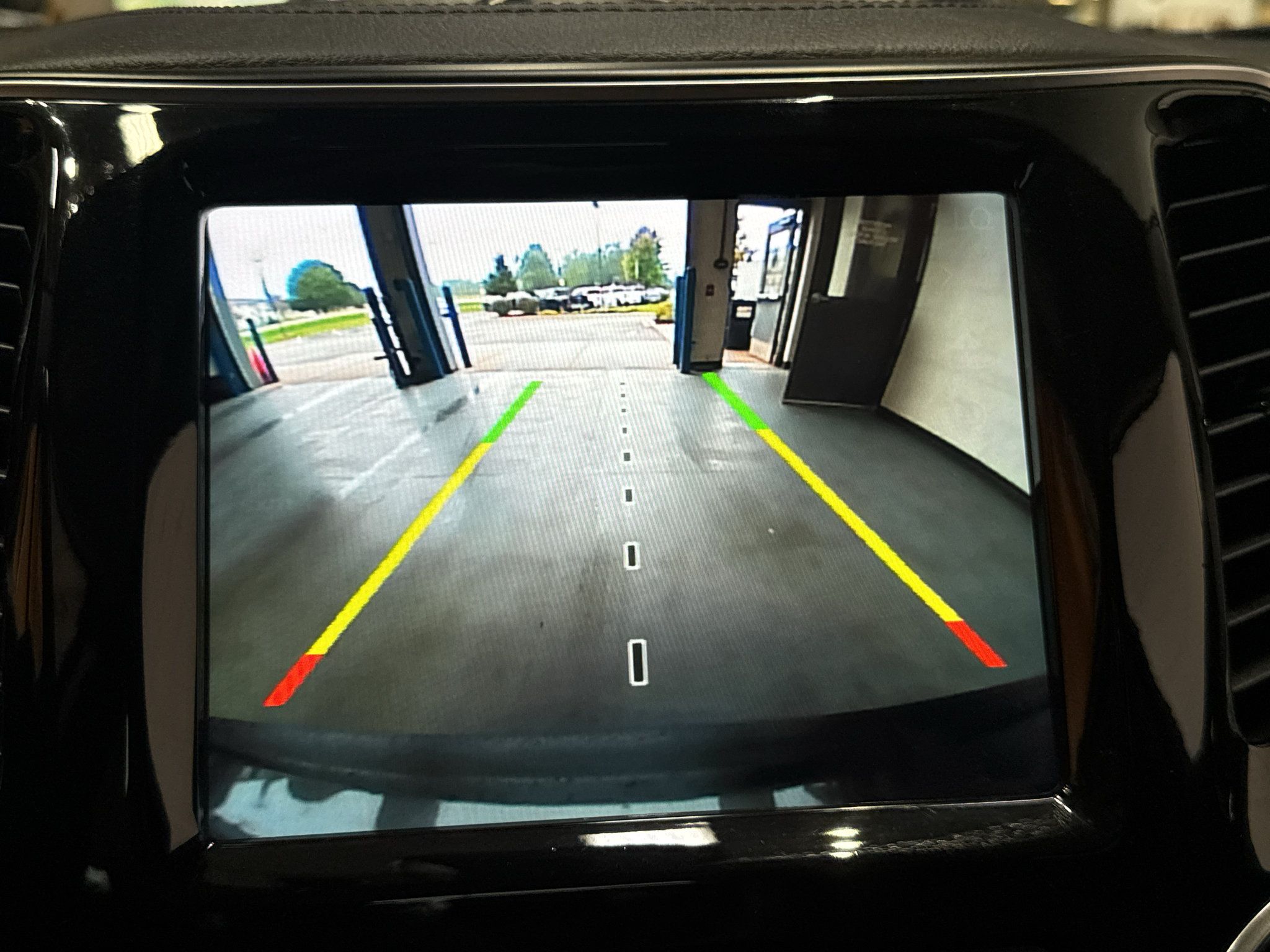 Used 2019 Jeep Cherokee Limited w/ Technology Group AWD/4WD image 29