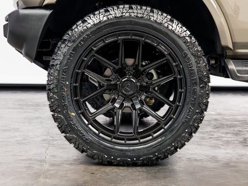 Used 2025 Ford Bronco Outer Banks AWD/4WD image 11