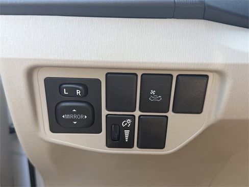Used 2015 Toyota Prius Four w/ Deluxe Solar Roof Package image 18