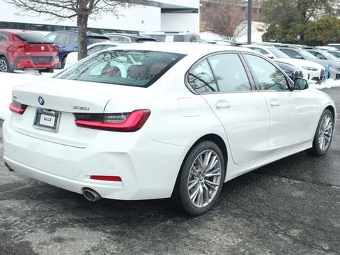Certified 2023 BMW 330i xDrive Sedan w/ Convenience Package image 9