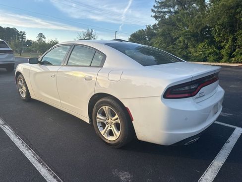 Used 2019 Dodge Charger SXT w/ Leather Interior Group RWD image 3