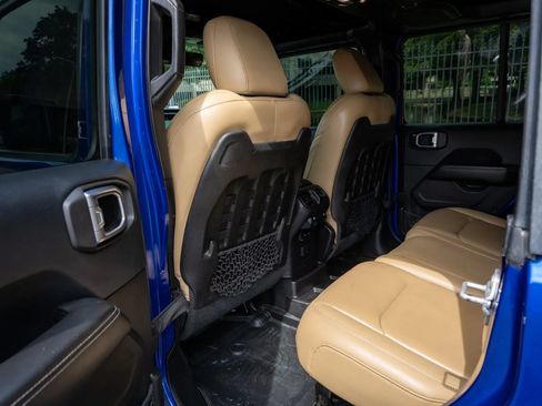 Used 2019 Jeep Wrangler Unlimited Rubicon w/ Dual Top Group AWD/4WD image 13