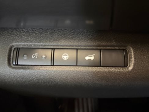Used 2025 Nissan Pathfinder SL AWD/4WD image 28