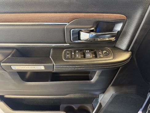 Used 2017 RAM 3500 Laramie w/ Convenience Group image 24