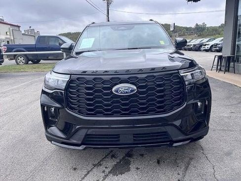 Used 2025 Ford Explorer ST-Line w/ ST-Line Street Pack AWD/4WD image 4