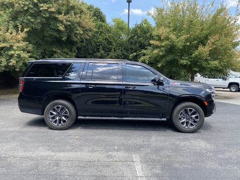 Used 2023 Chevrolet Suburban Z71 w/ Luxury Package AWD/4WD image 10