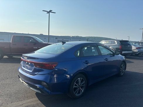 Used 2022 Kia Forte LXS FWD image 2