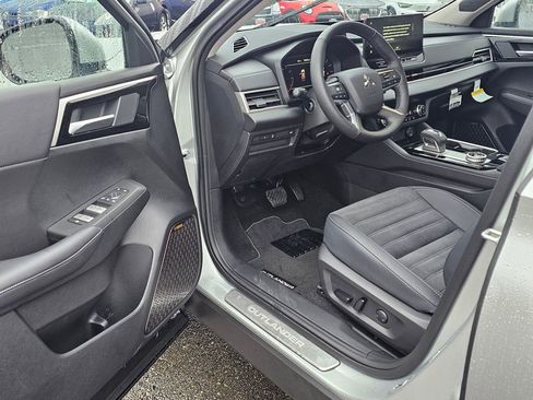 New 2026 Mitsubishi Outlander SE image 15