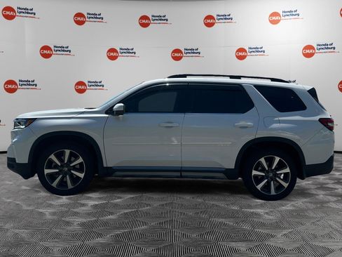 Used 2025 Honda Pilot Elite image 2