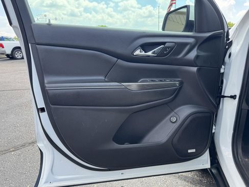 Used 2018 GMC Acadia SLT AWD/4WD image 13