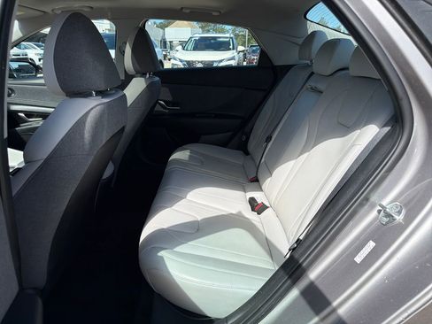 Used 2023 Hyundai Elantra Limited w/ Preferred Accessory Package FWD image 28