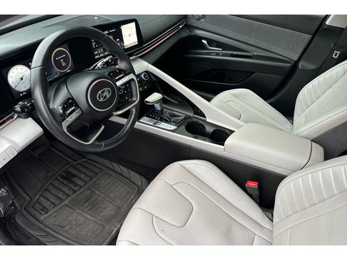 Used 2023 Hyundai Elantra Limited image 12