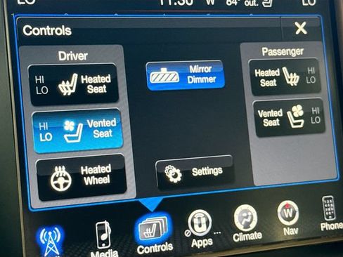 Used 2015 Jeep Grand Cherokee Overland w/ Advanced Technology Group AWD/4WD image 20