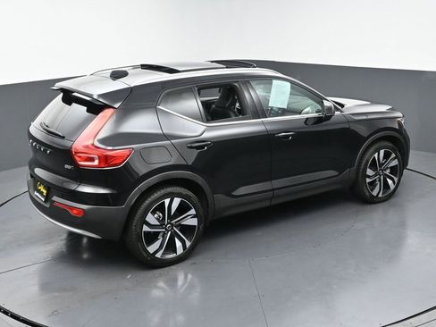 Used 2024 Volvo XC40 B5 Ultimate w/ Protection Package Premier image 43