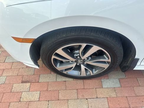 Used 2024 Honda Odyssey Touring image 2